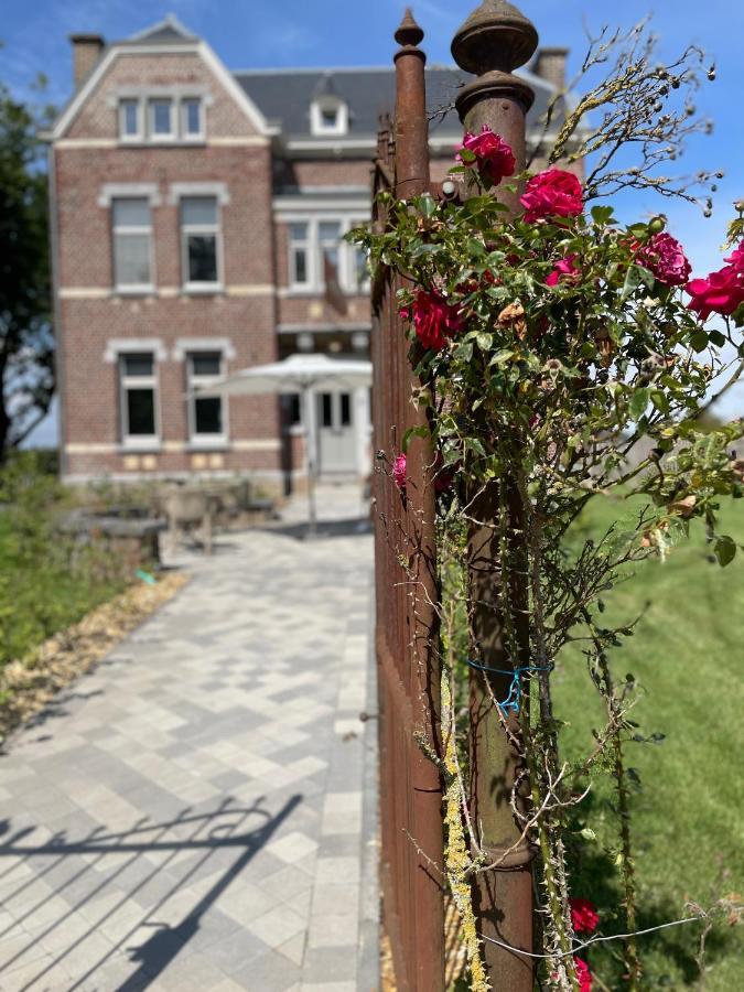 B&B Het Notarishuis - Authentiek Verblijf Nabij Maastricht Voeren Eksteriør bilde