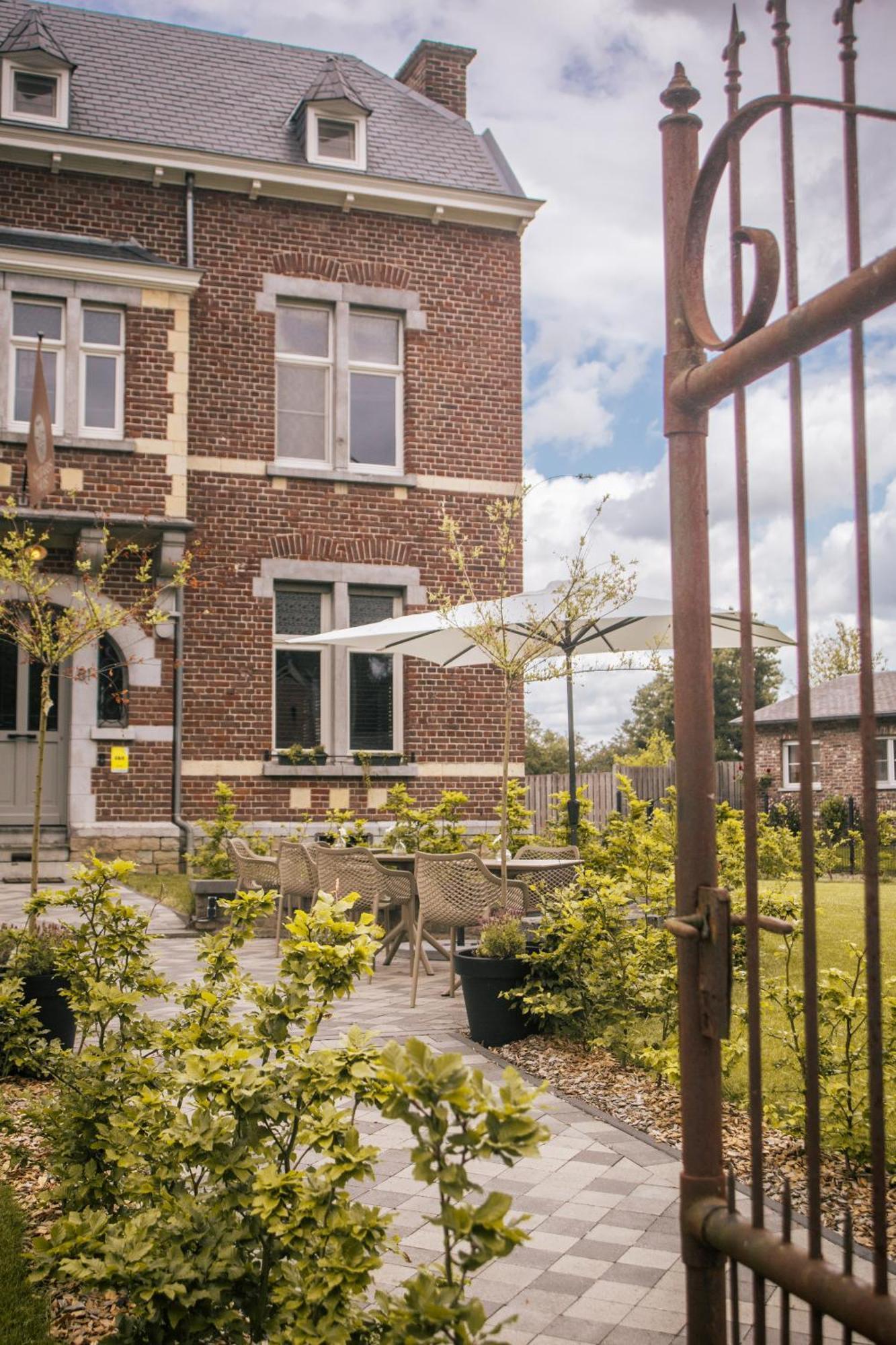 B&B Het Notarishuis - Authentiek Verblijf Nabij Maastricht Voeren Eksteriør bilde