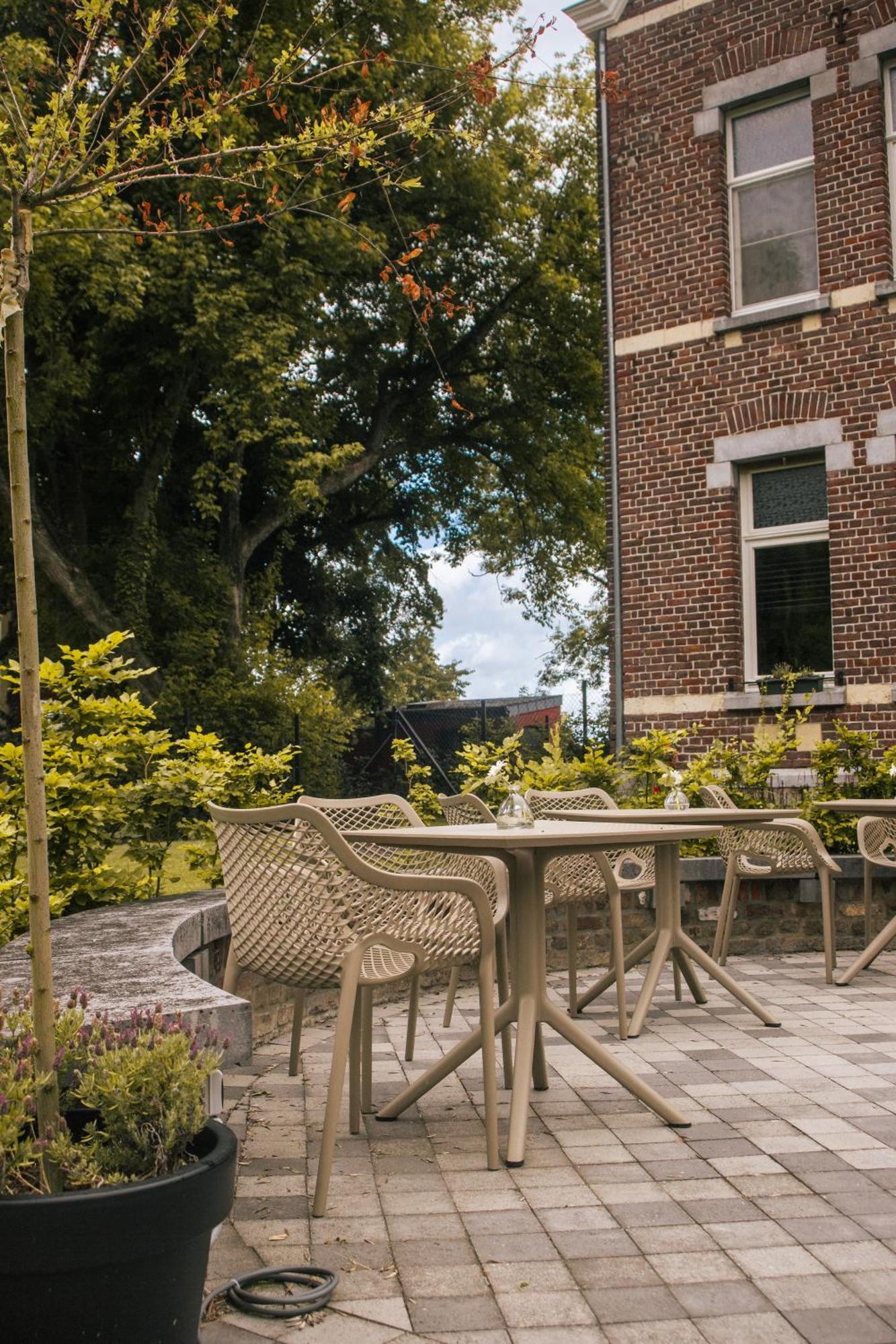 B&B Het Notarishuis - Authentiek Verblijf Nabij Maastricht Voeren Eksteriør bilde